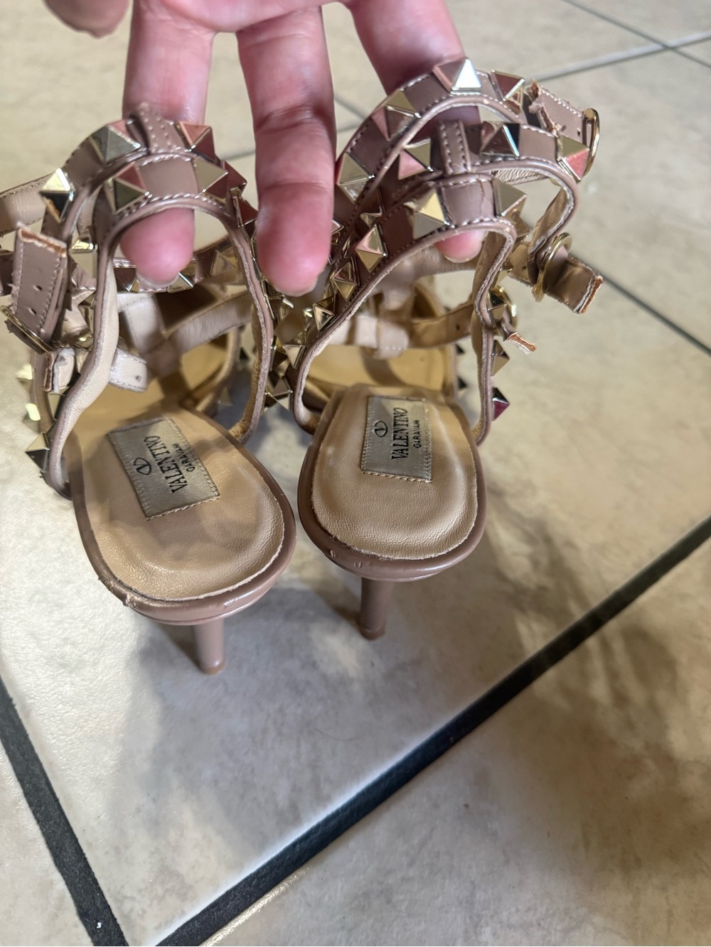 Valentino Garavani Nude Leather Rockstud Pointed-Toe Strappy kitten Heels - Picture 4 of 12